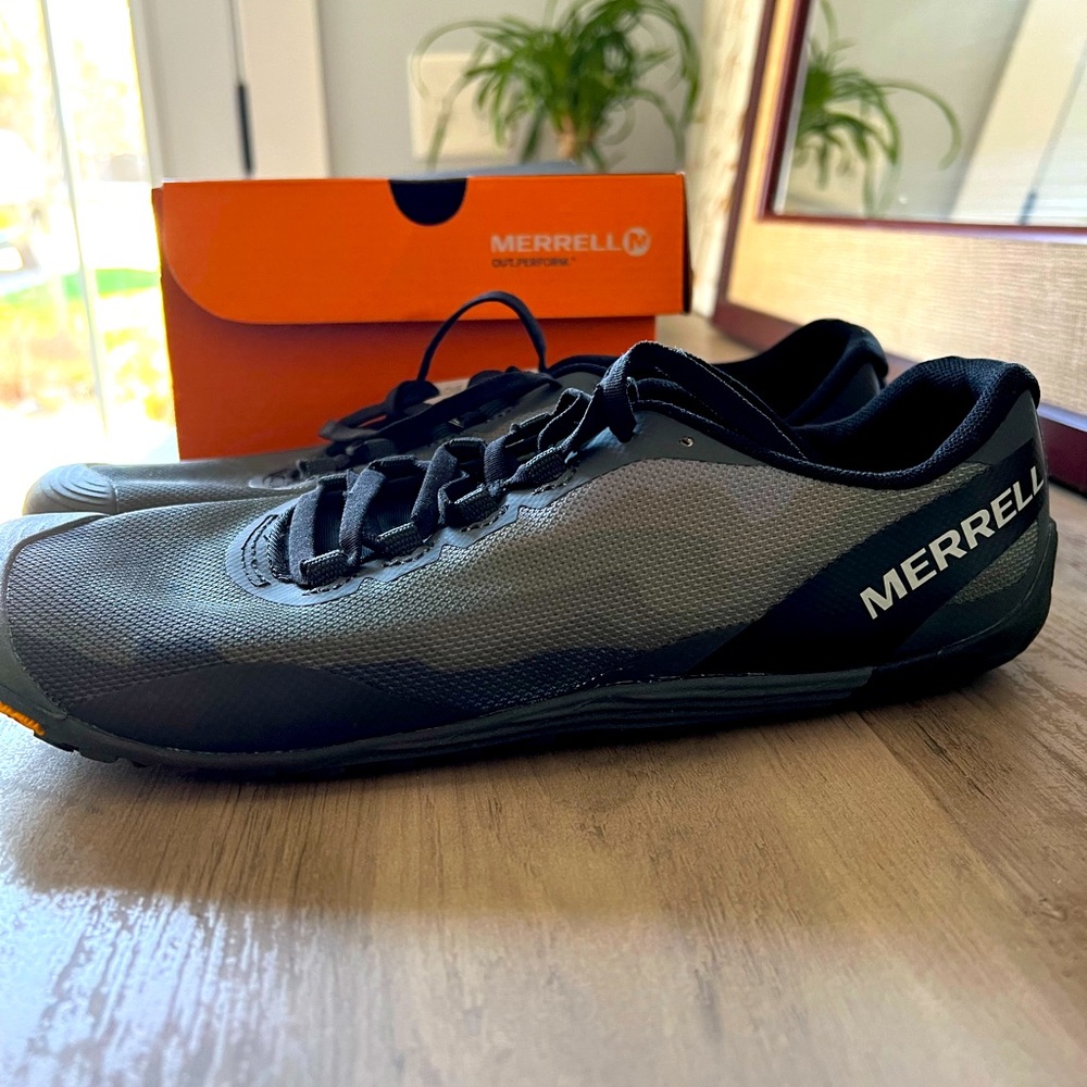 NEW Women’s size 10 Merrell Vapor Glove running shoes, never worn!